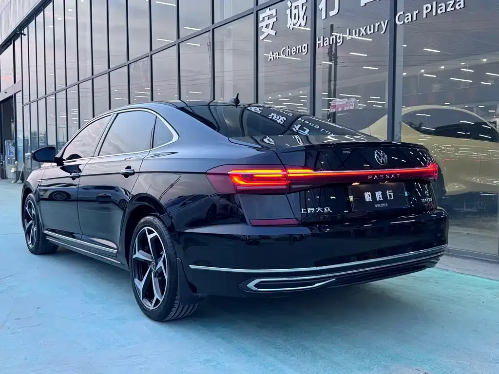 Volkswagen Passat — фото 10
