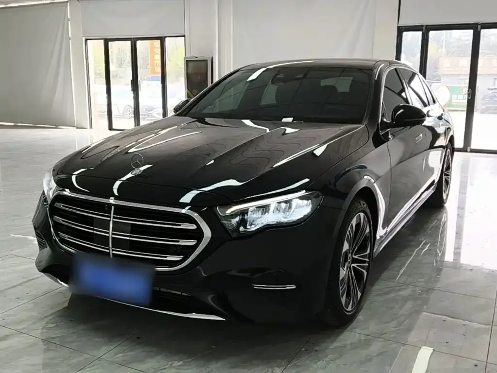 Mercedes-Benz E-Class — фото 1