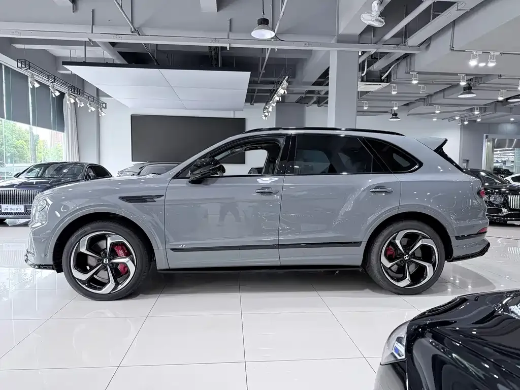 Bentley Bentayga — фото 2