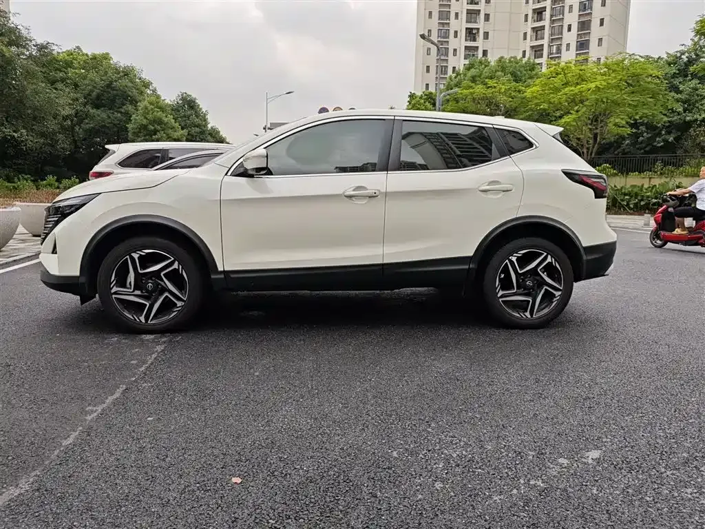 Nissan Qashqai — фото 9