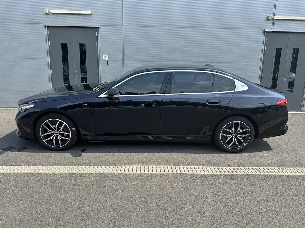 BMW i5 — фото 10