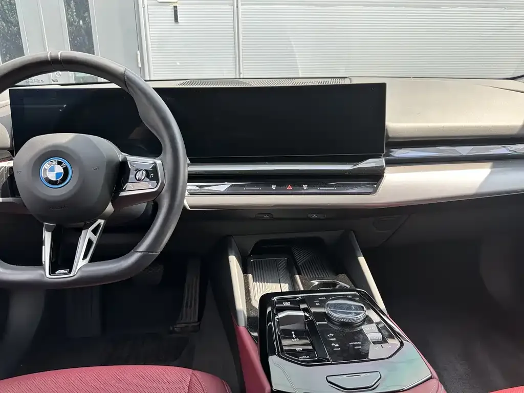 BMW i5 — фото 6