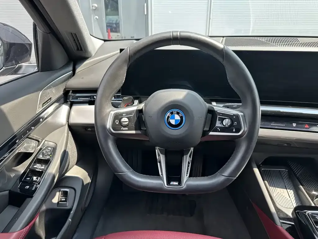 BMW i5 — фото 5