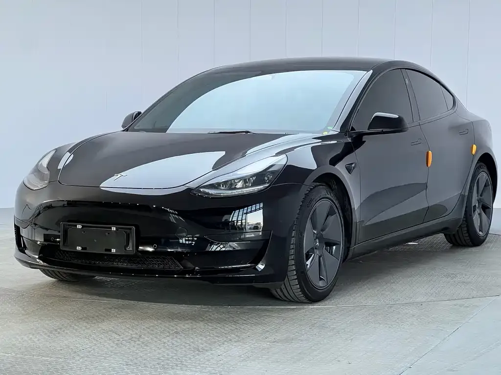 Tesla Model 3 — фото 1