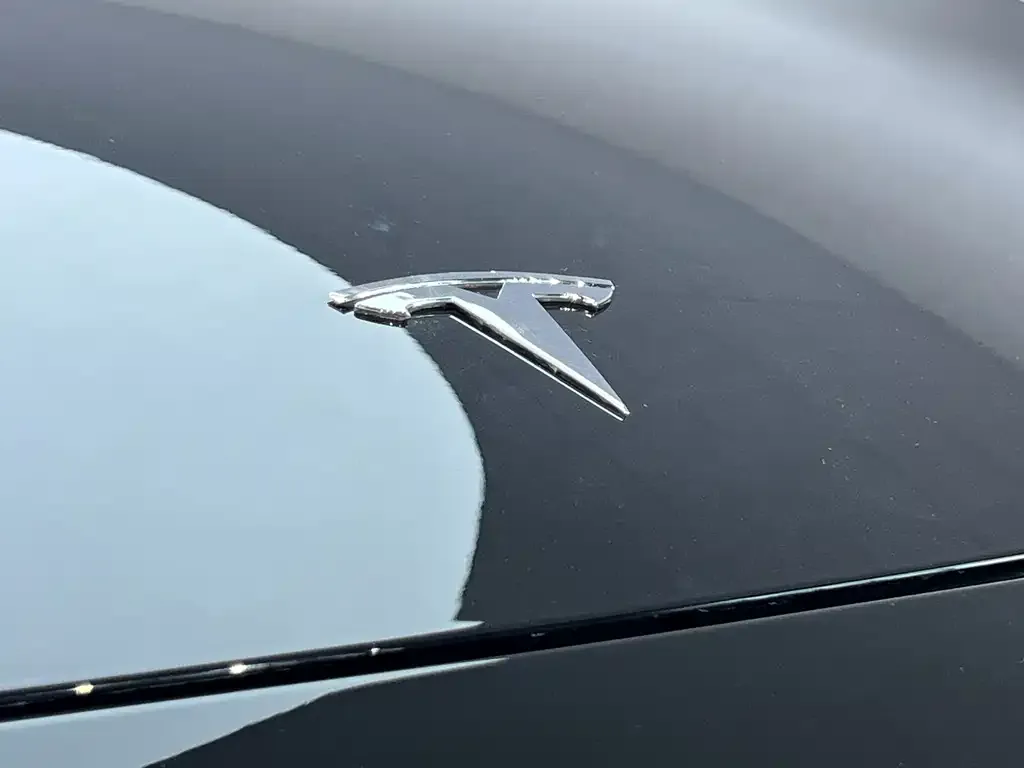 Tesla Model 3 — фото 4