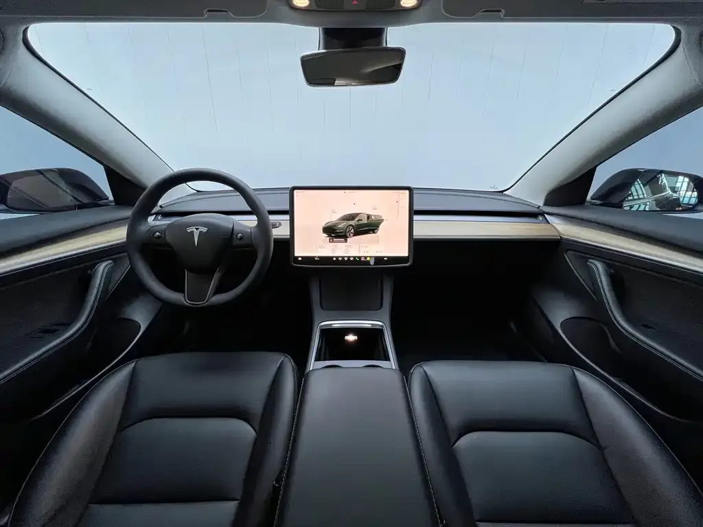 Tesla Model 3 — фото 2