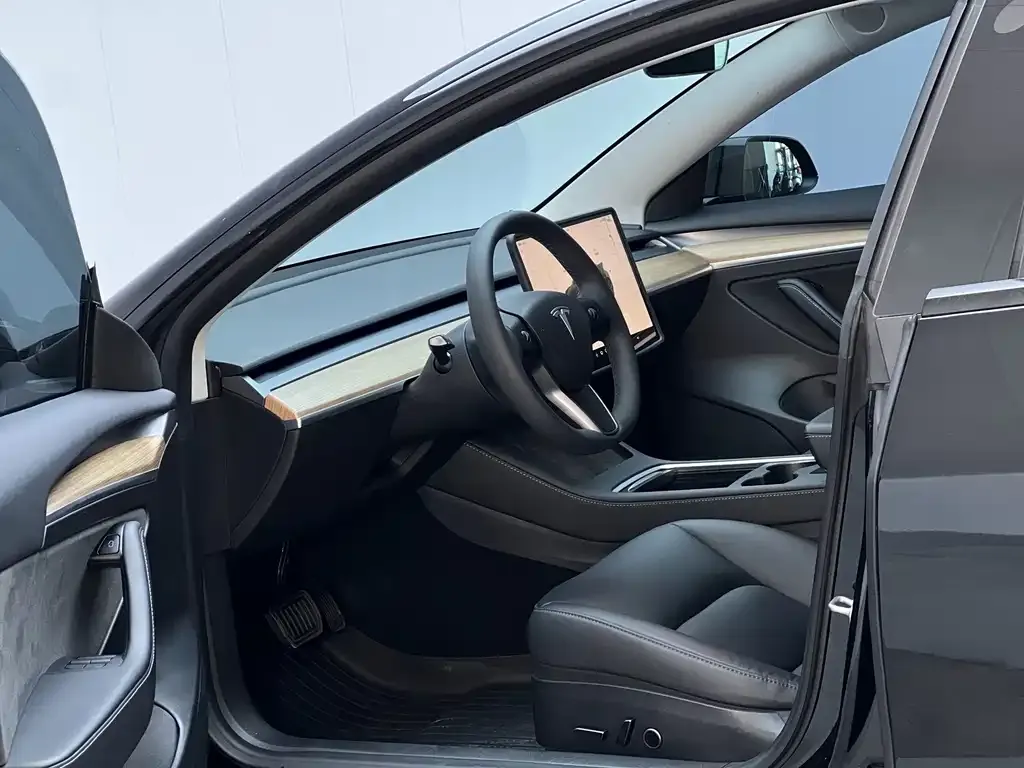 Tesla Model 3 — фото 8