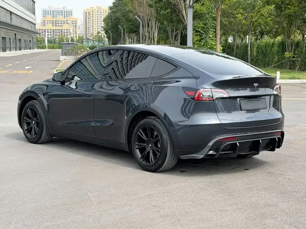 Tesla Model Y — фото 7
