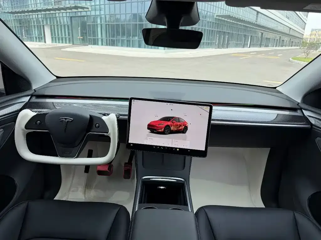 Tesla Model Y — фото 6