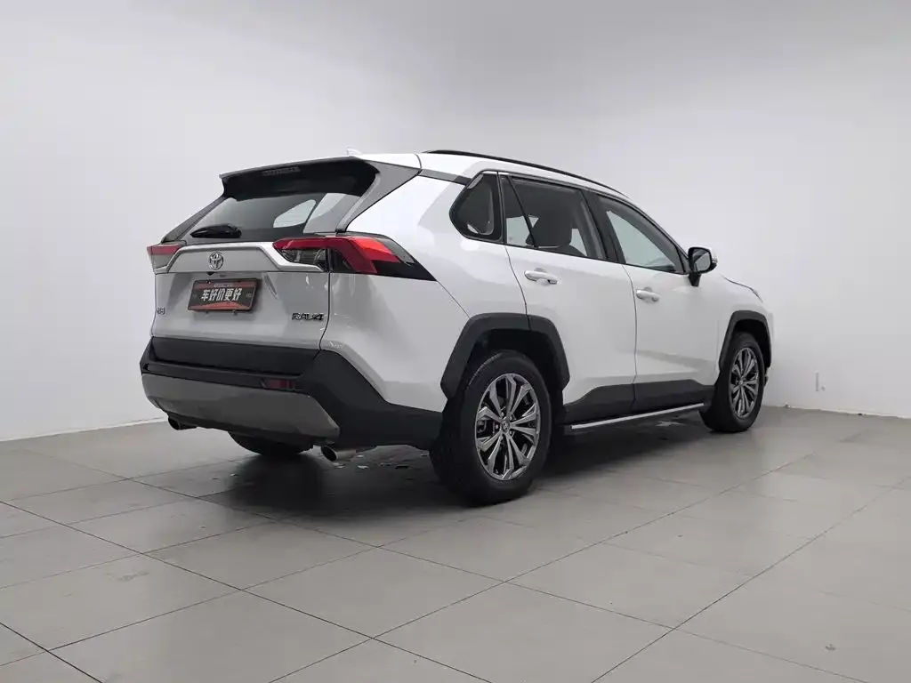 Toyota RAV4 — фото 5