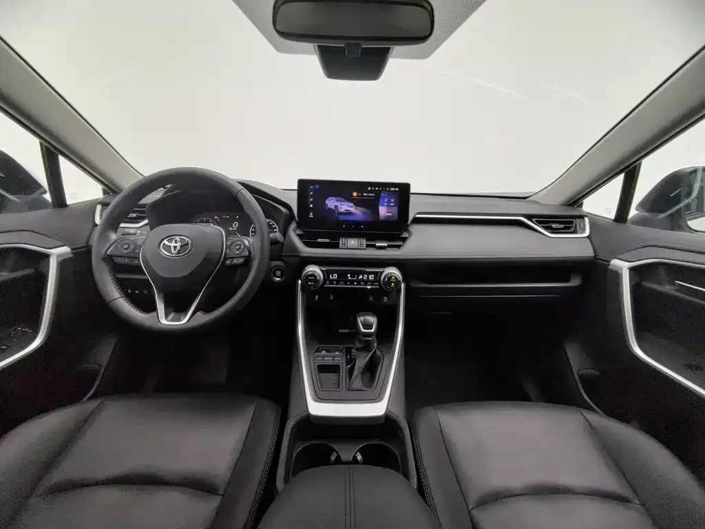 Toyota RAV4 — фото 10