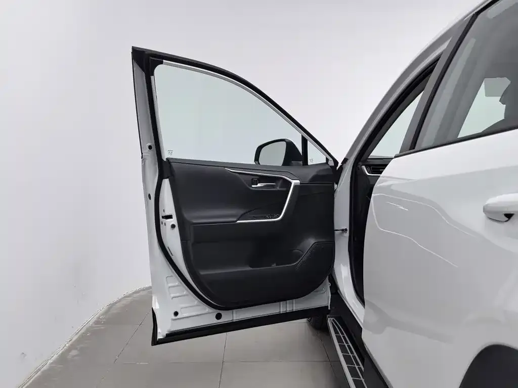 Toyota RAV4 — фото 4