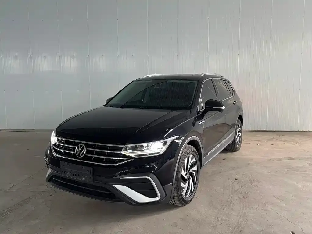 Volkswagen Tiguan L — фото 1