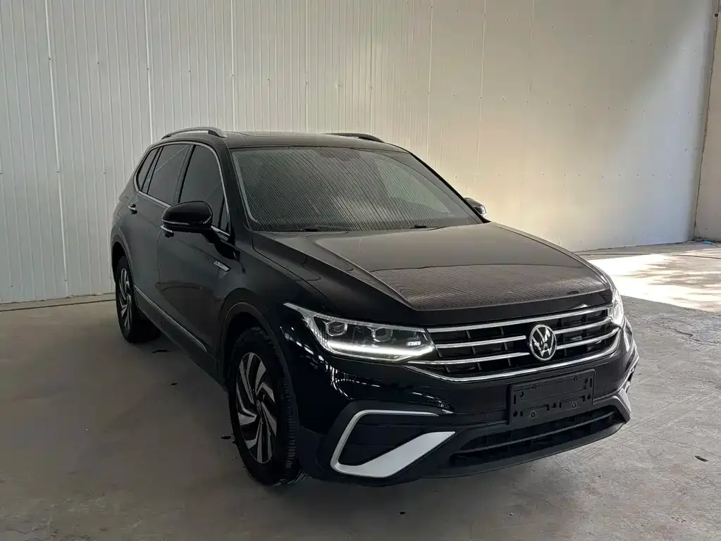 Volkswagen Tiguan L — фото 7
