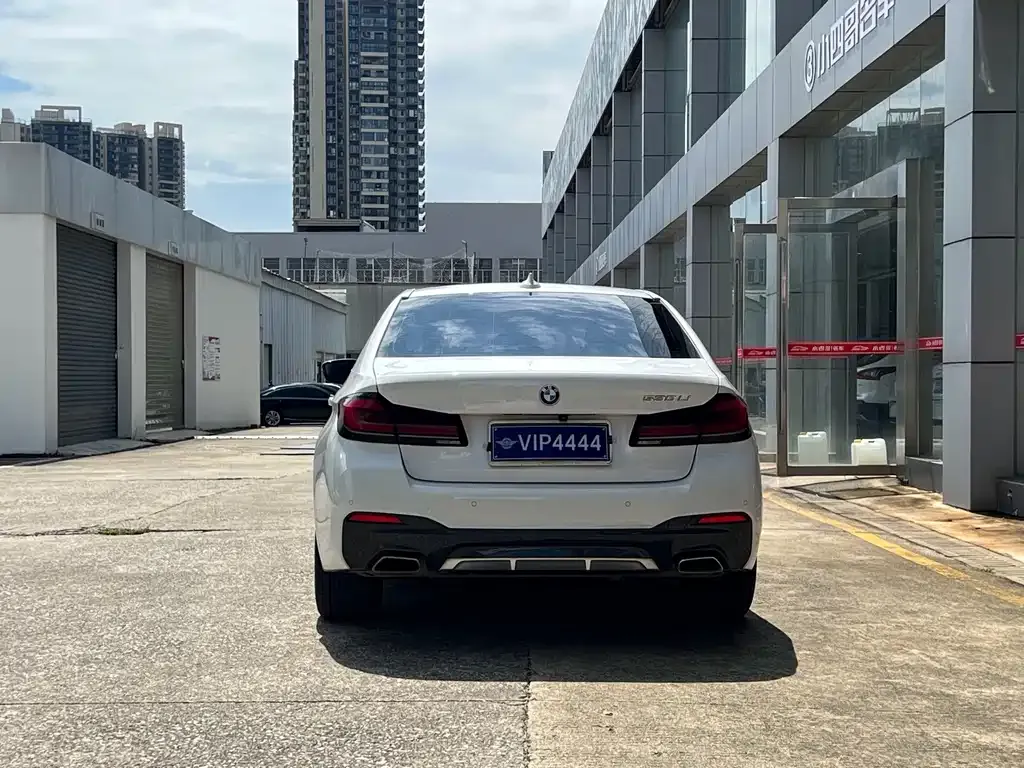 BMW 5 Series — фото 10