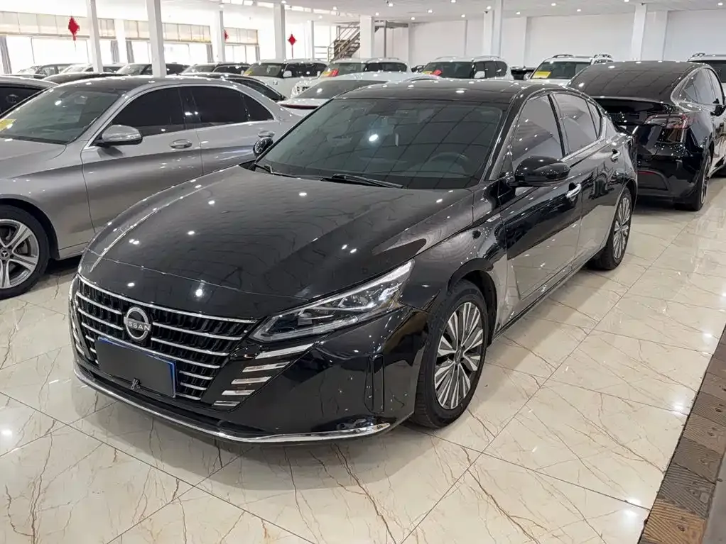 Nissan Teana — фото 1