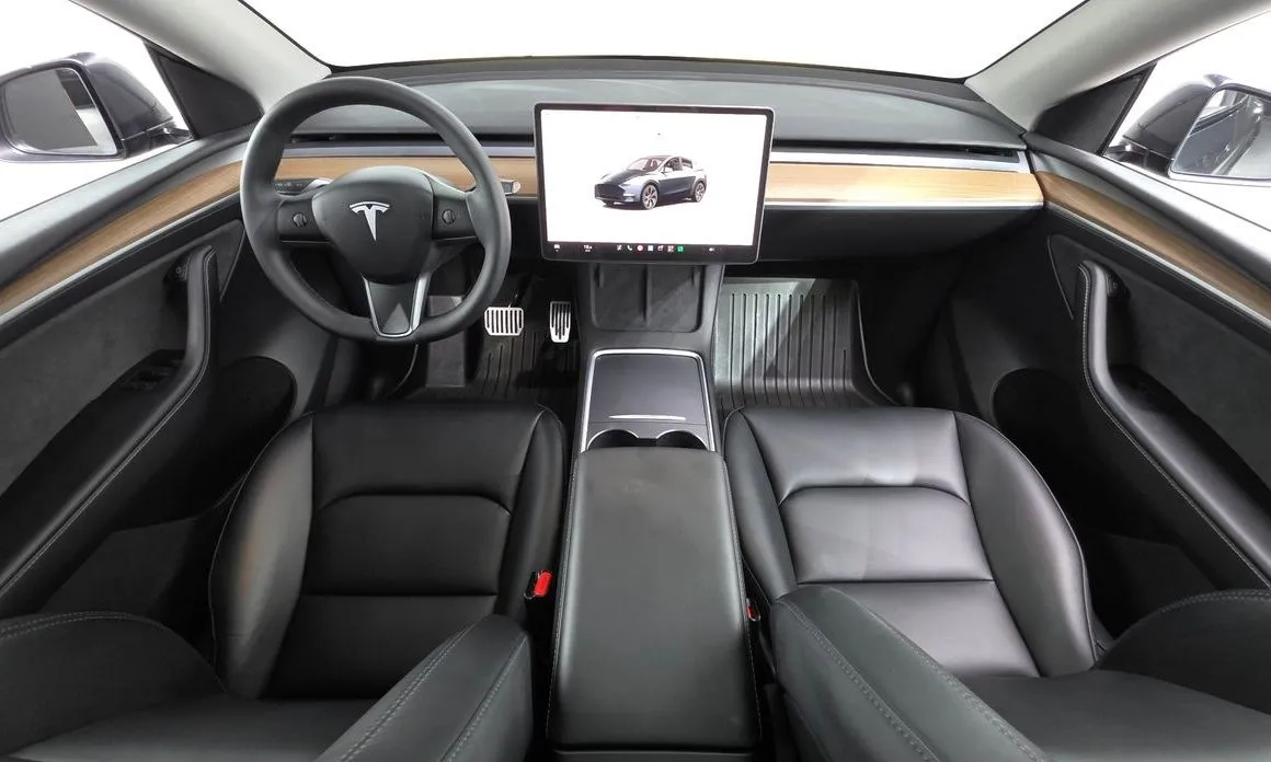 Tesla Model Y — фото 6