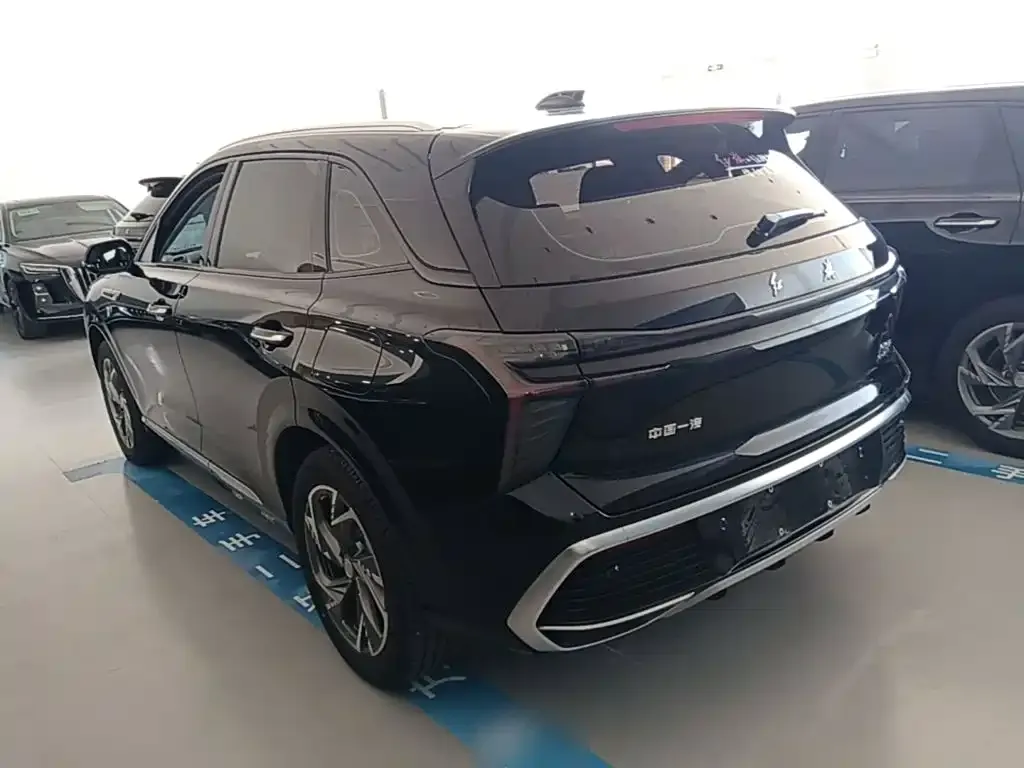 Hongqi HS3 PHEV — фото 6