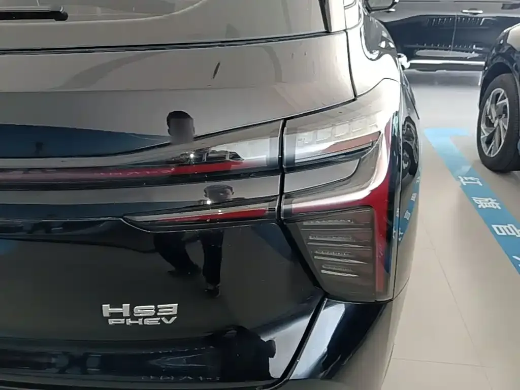 Hongqi HS3 PHEV — фото 2