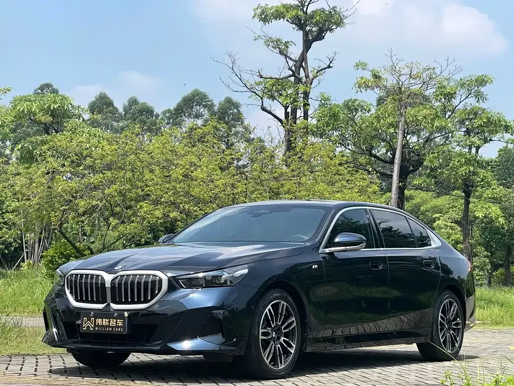 BMW 5 Series — фото 1