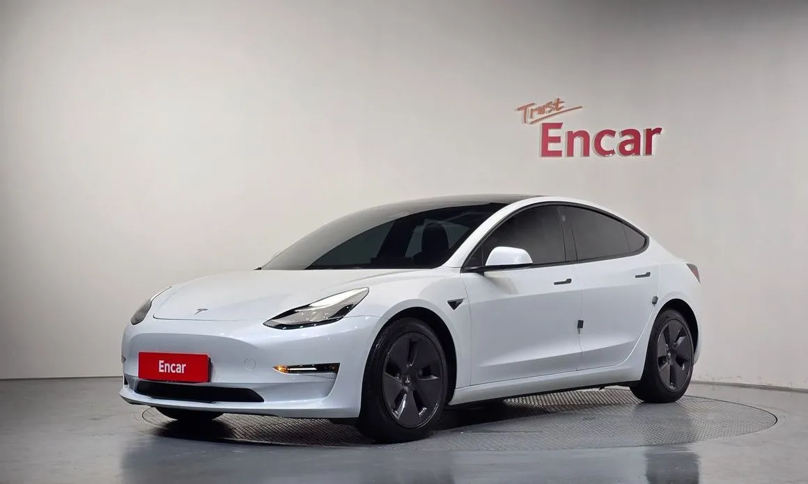 Tesla Model 3 — фото 1