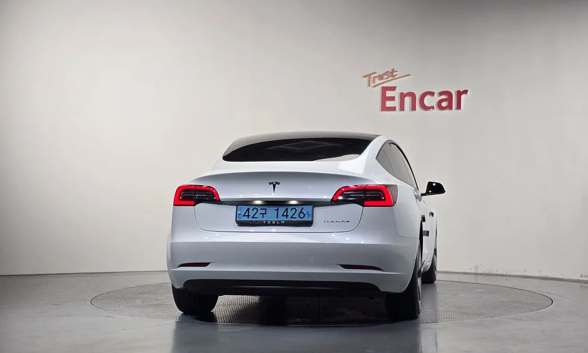 Tesla Model 3 — фото 10