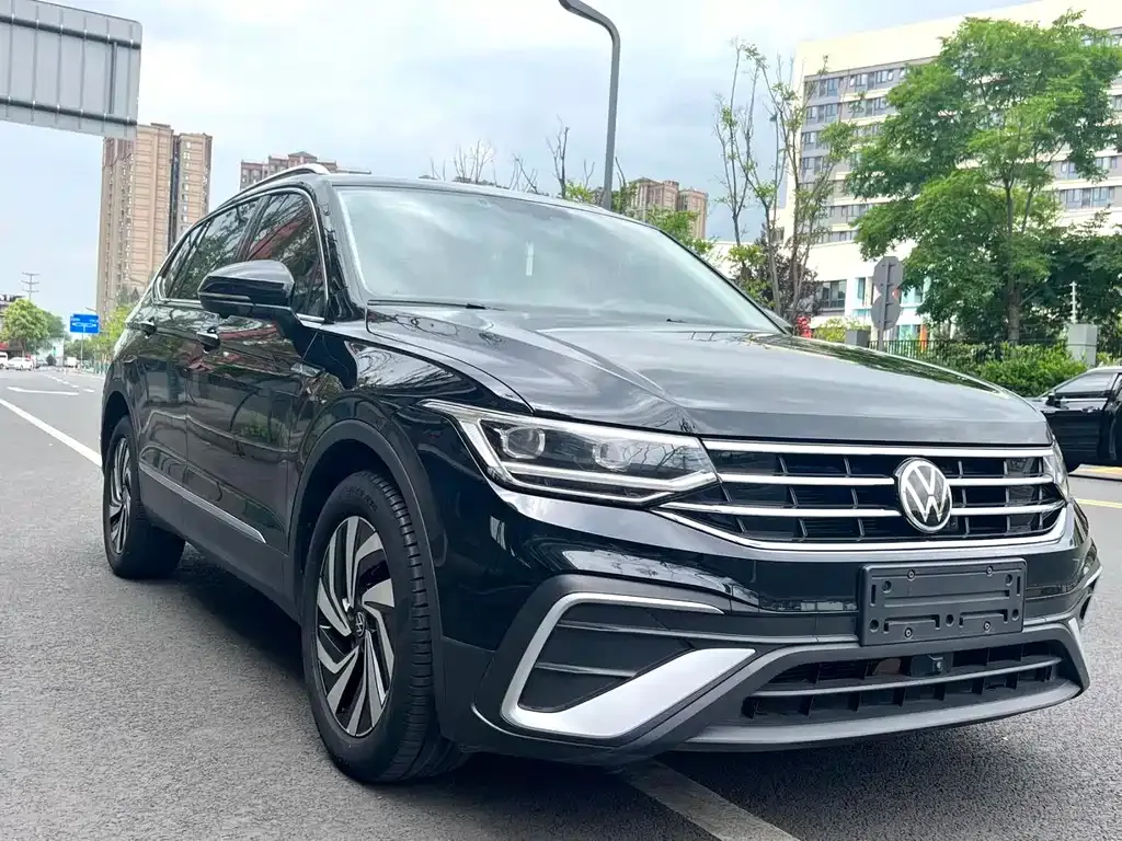Volkswagen Tiguan L — фото 8