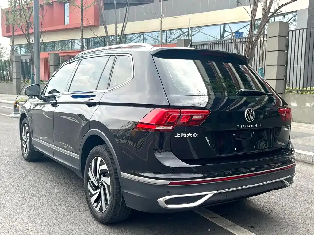 Volkswagen Tiguan L — фото 7