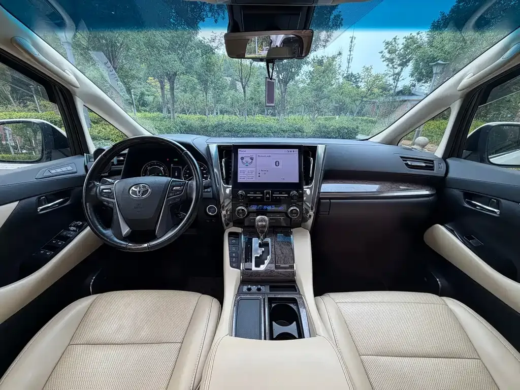 Toyota Alphard — фото 10
