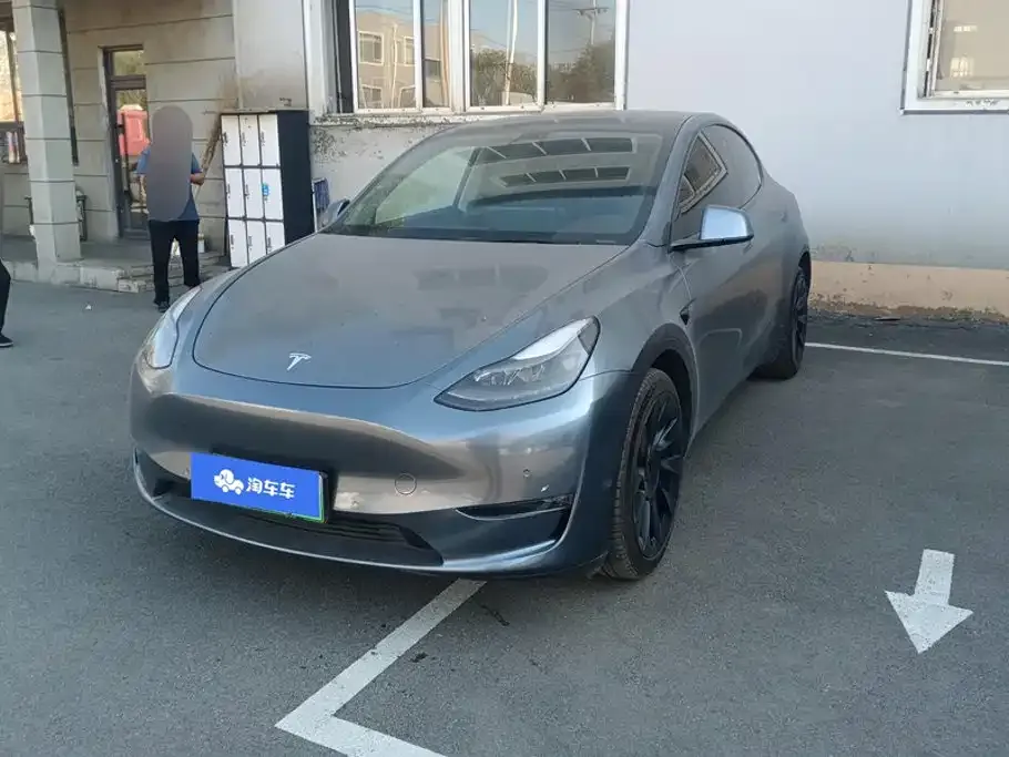 Tesla Model Y — фото 1