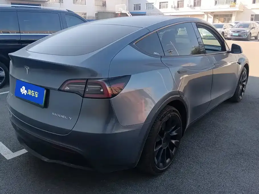 Tesla Model Y — фото 10