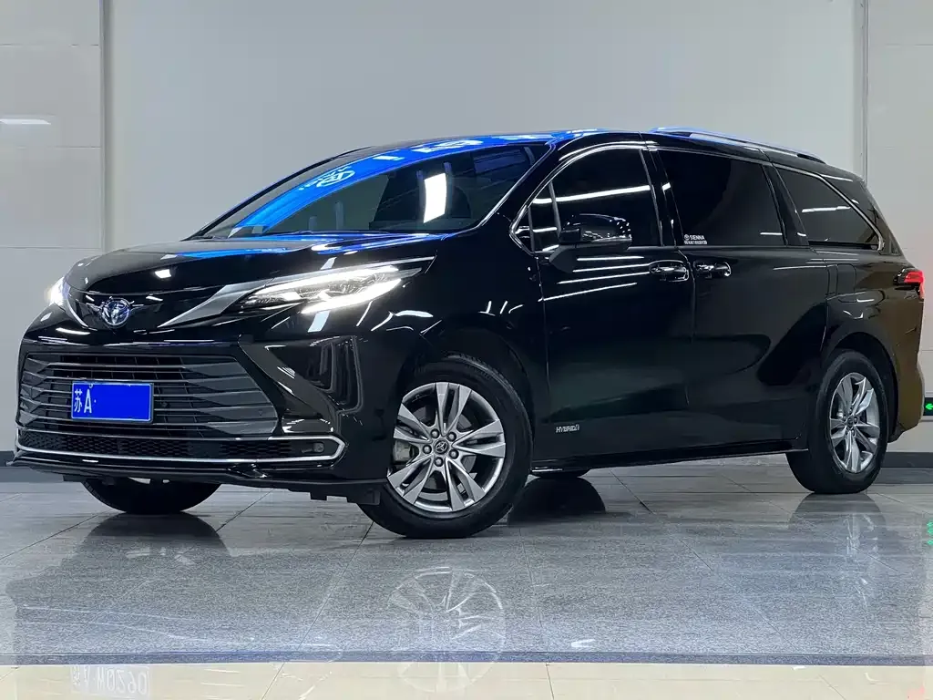 Toyota Sienna — фото 1