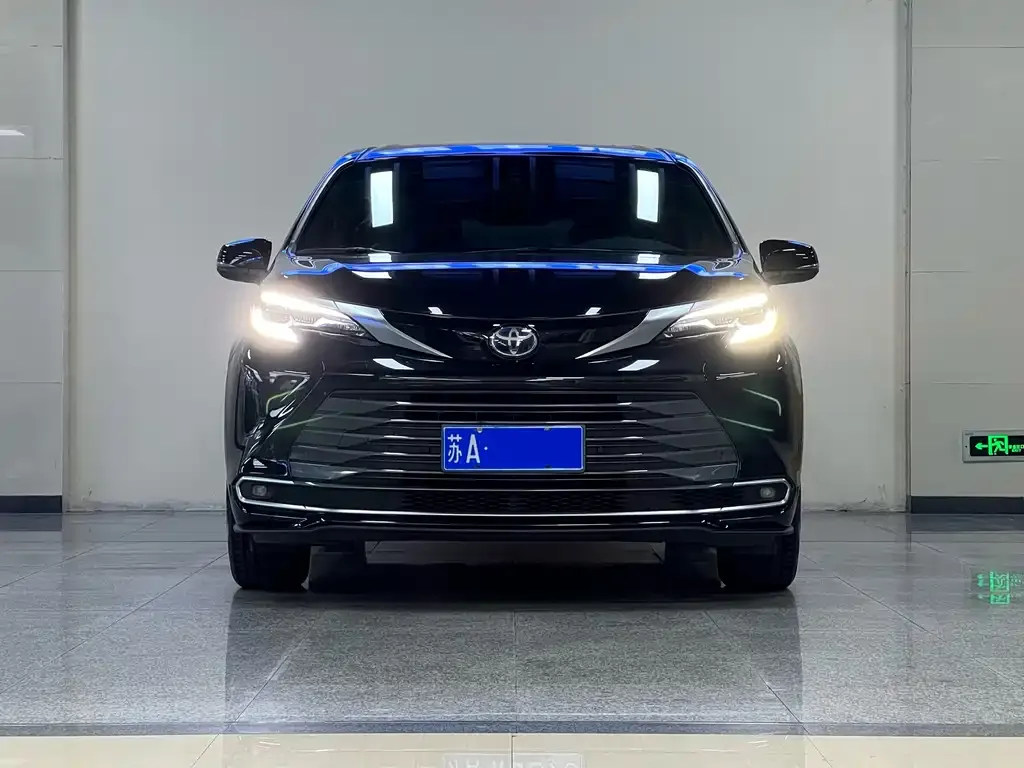Toyota Sienna — фото 2
