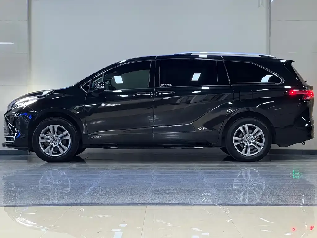 Toyota Sienna — фото 4