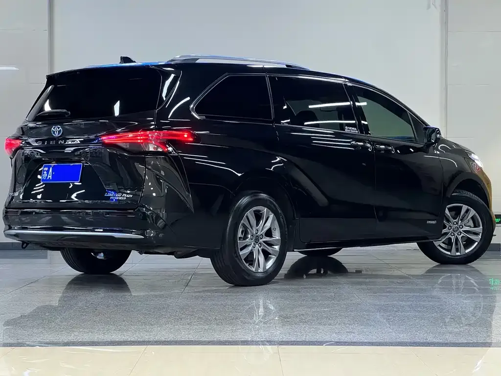 Toyota Sienna — фото 5