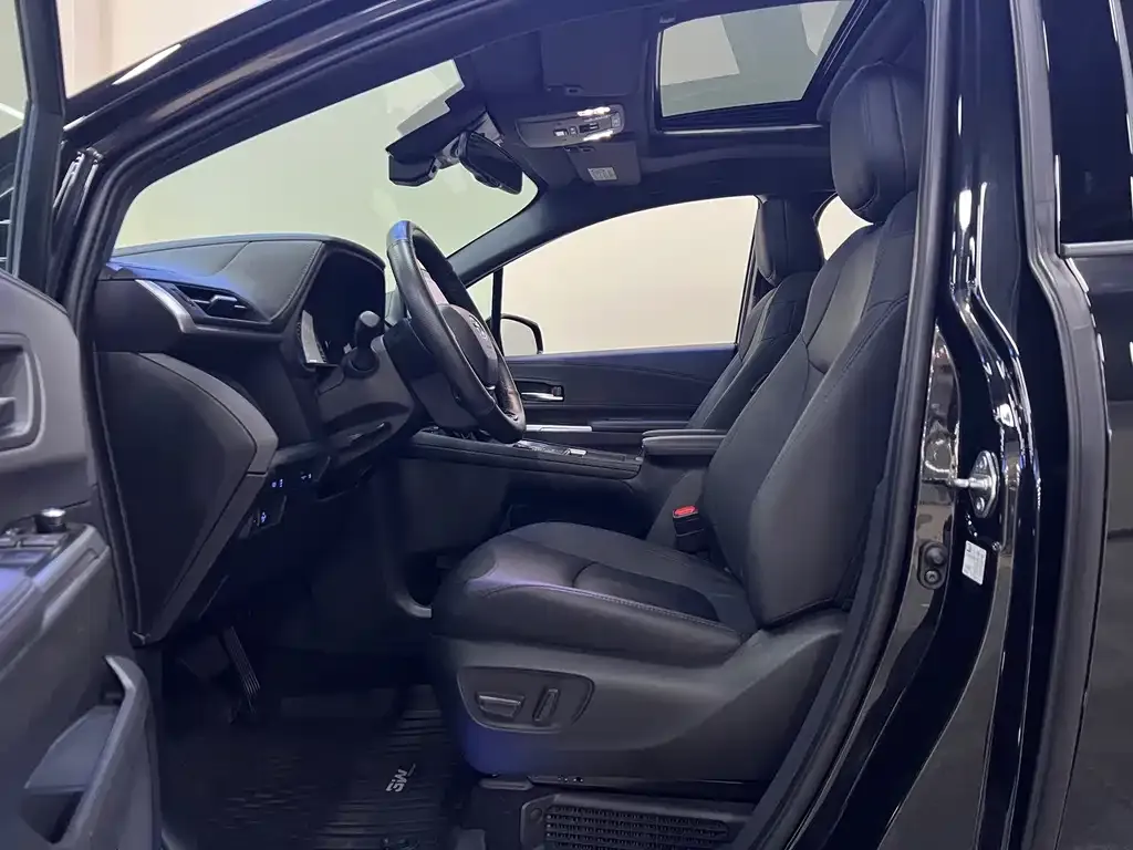 Toyota Sienna — фото 9