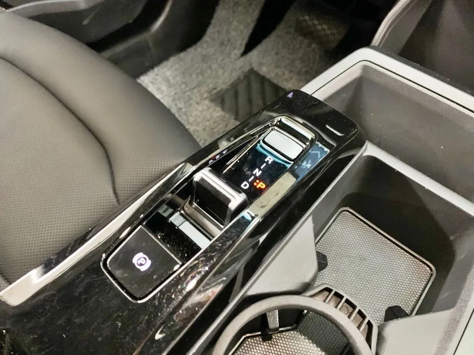 KG Mobility (Ssangyong) Torres — фото 10
