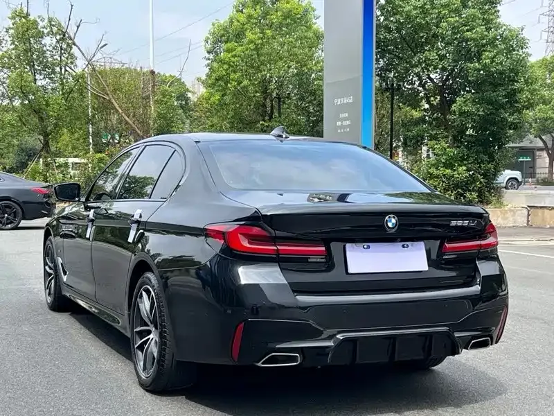 BMW 5 Series — фото 9