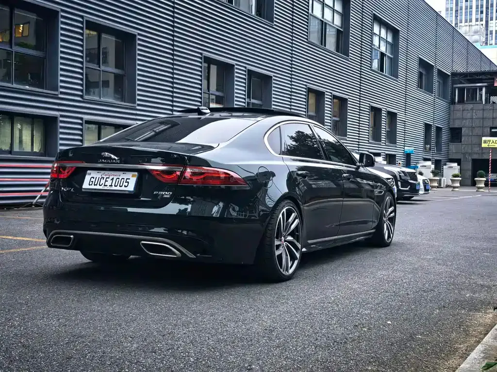 Jaguar XFL — фото 10