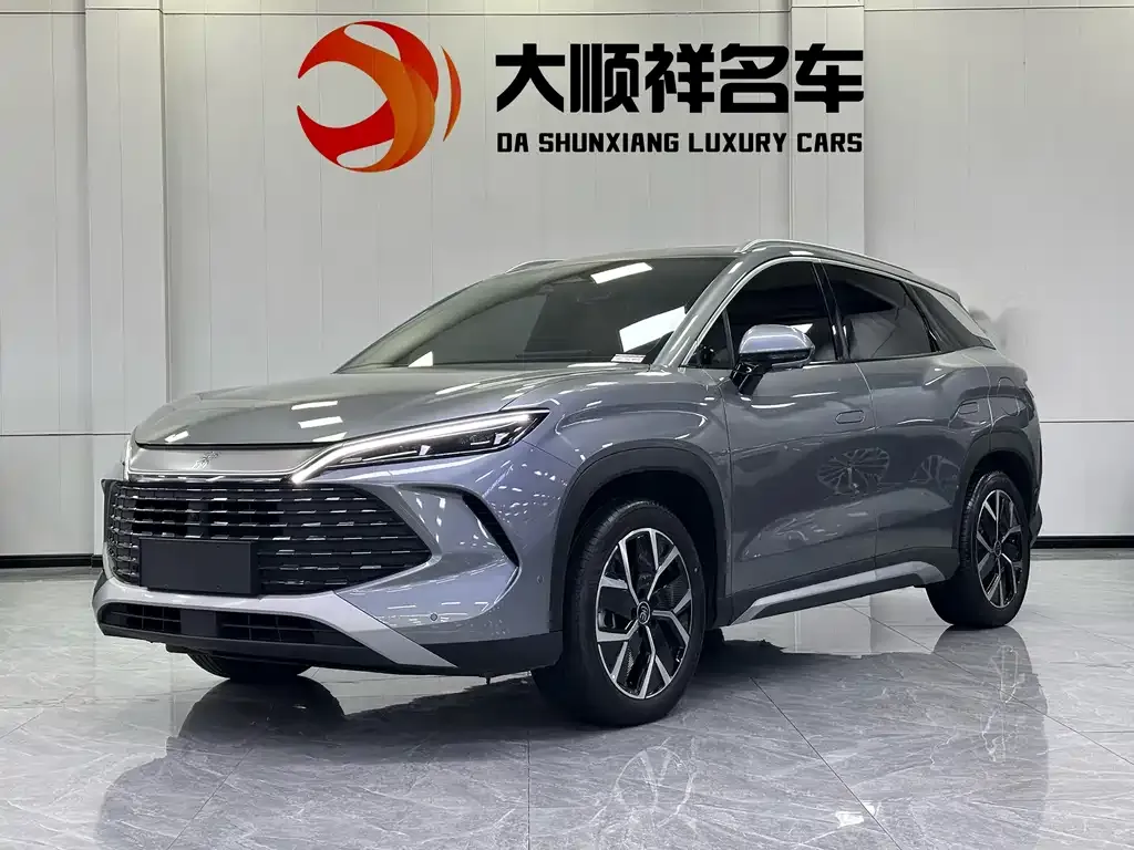 BYD L DM-i — фото 1