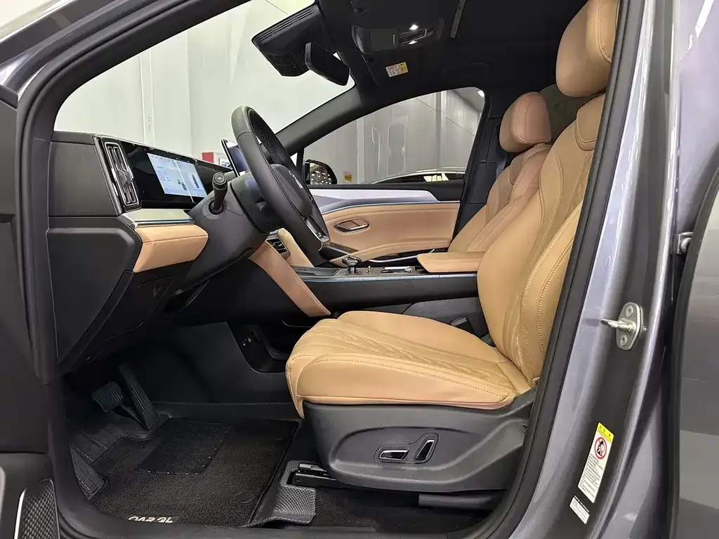 BYD L DM-i — фото 8