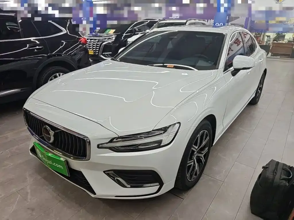 Volvo S60 — фото 1