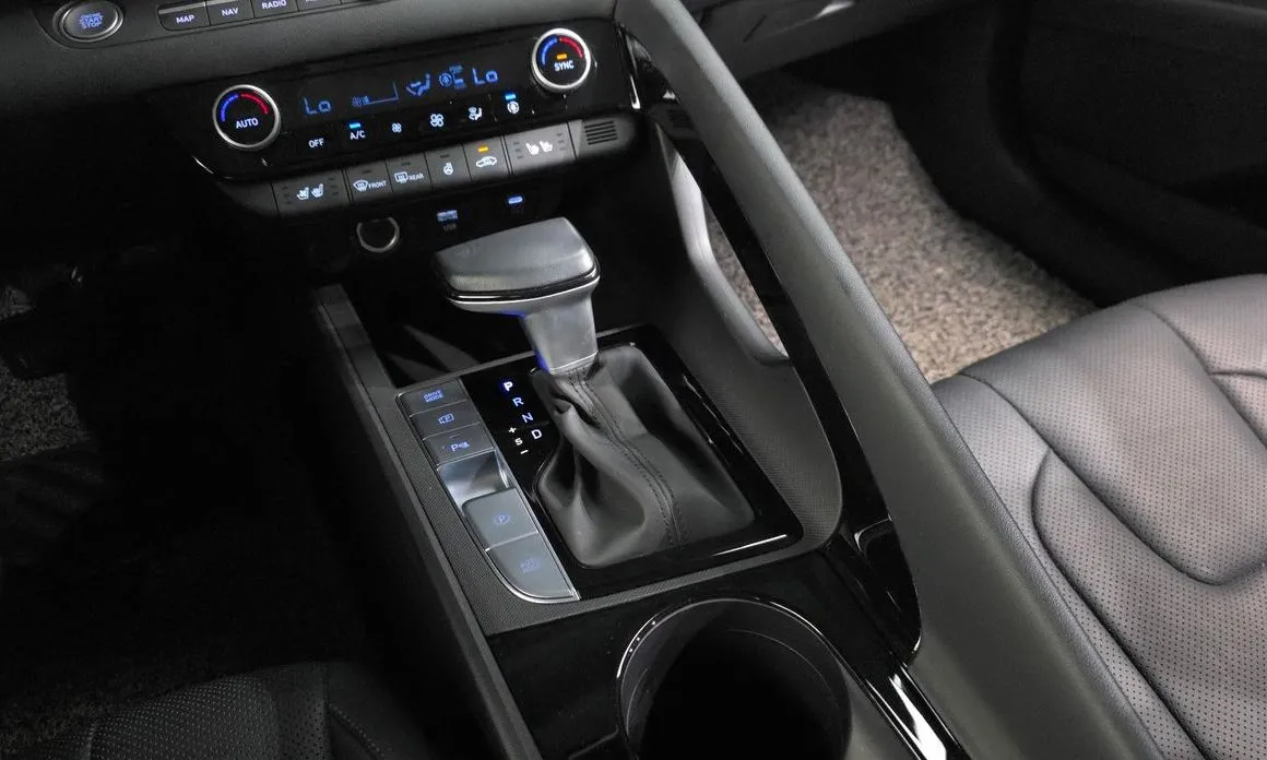 Hyundai AVANTE — фото 3