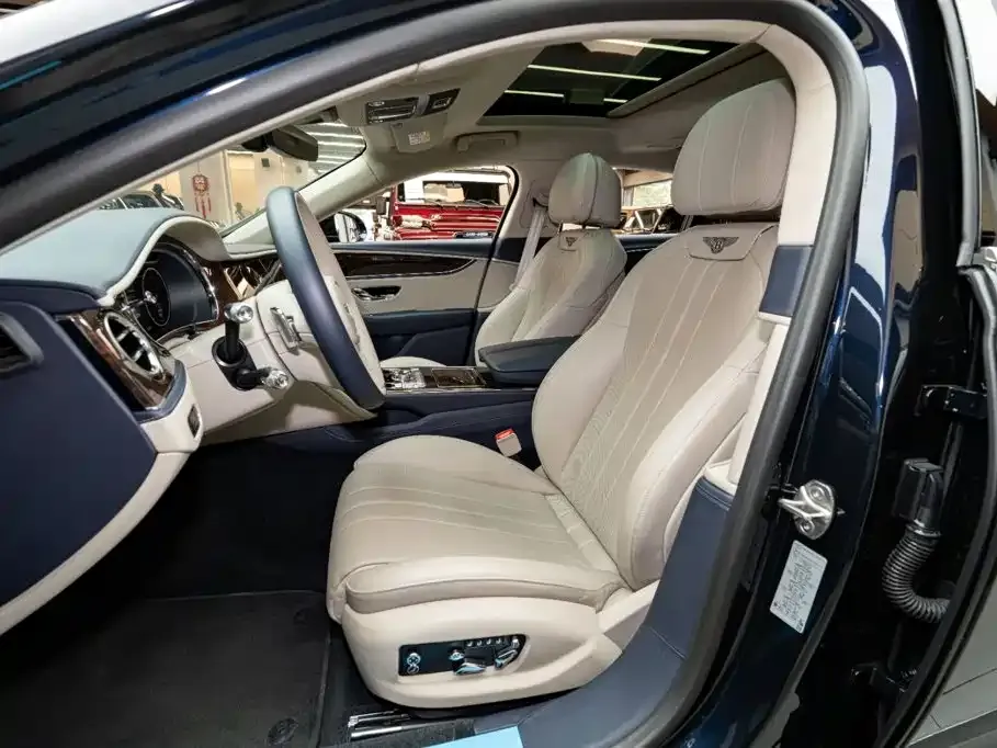 Bentley Flying Spur — фото 6