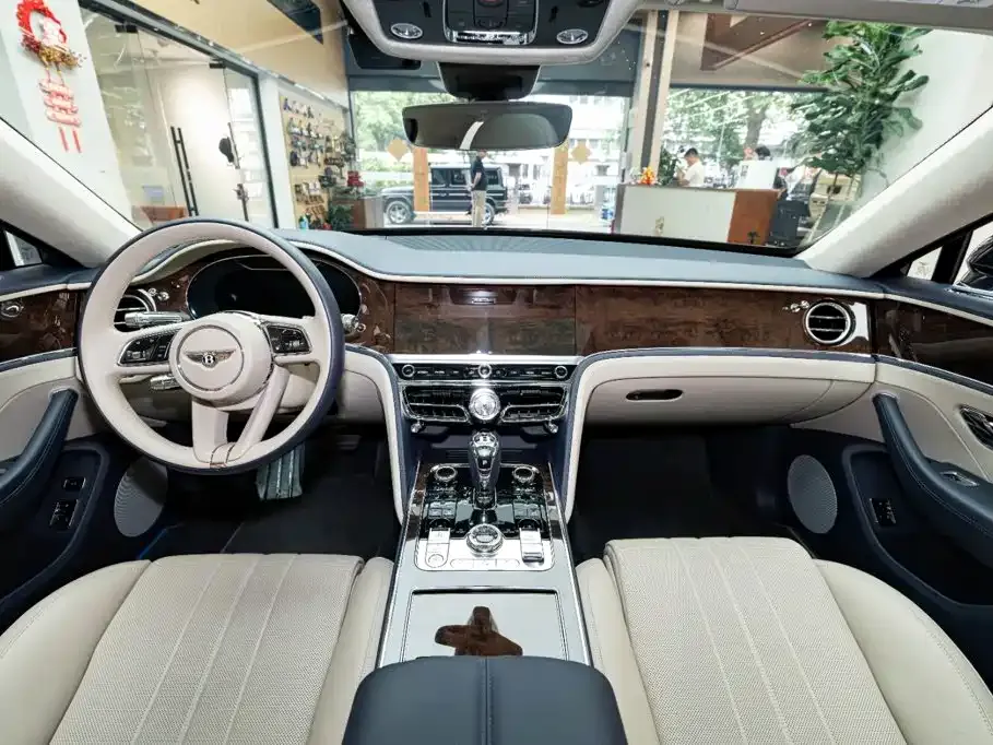 Bentley Flying Spur — фото 5
