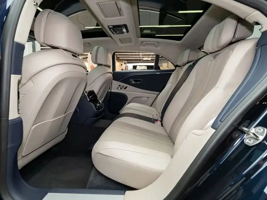 Bentley Flying Spur — фото 2