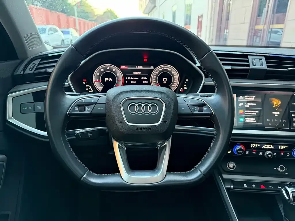 Audi Q3 — фото 5