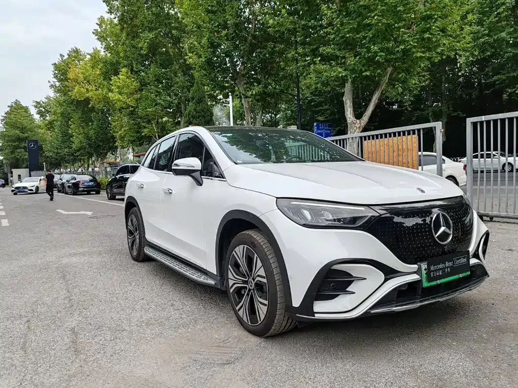 Mercedes-Benz EQE SUV — фото 7
