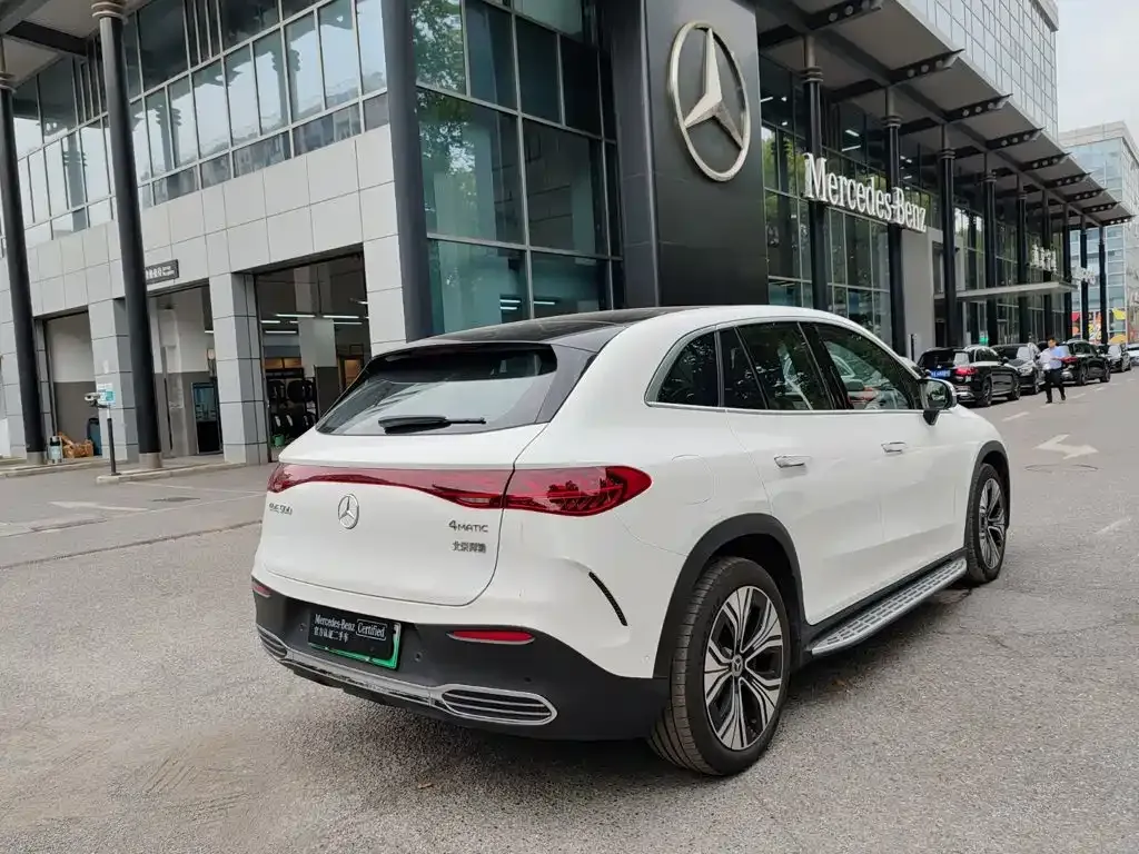Mercedes-Benz EQE SUV — фото 4