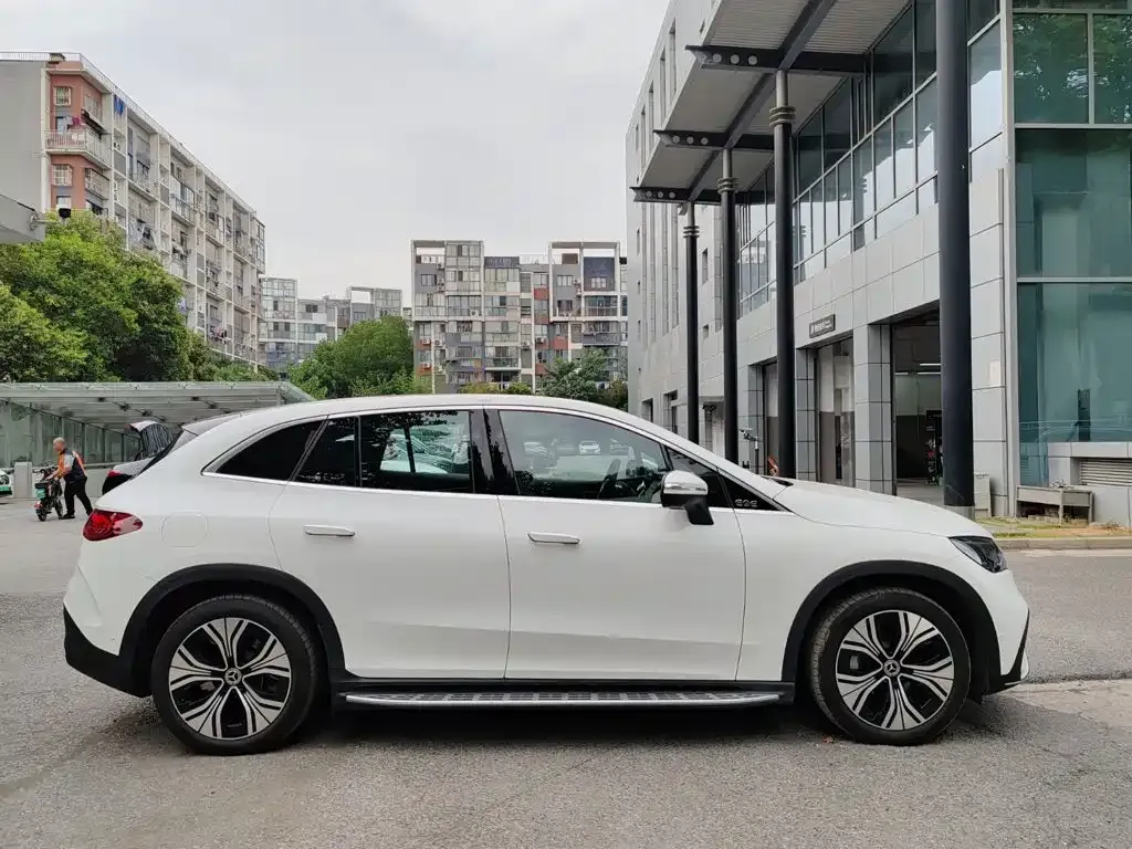 Mercedes-Benz EQE SUV — фото 3